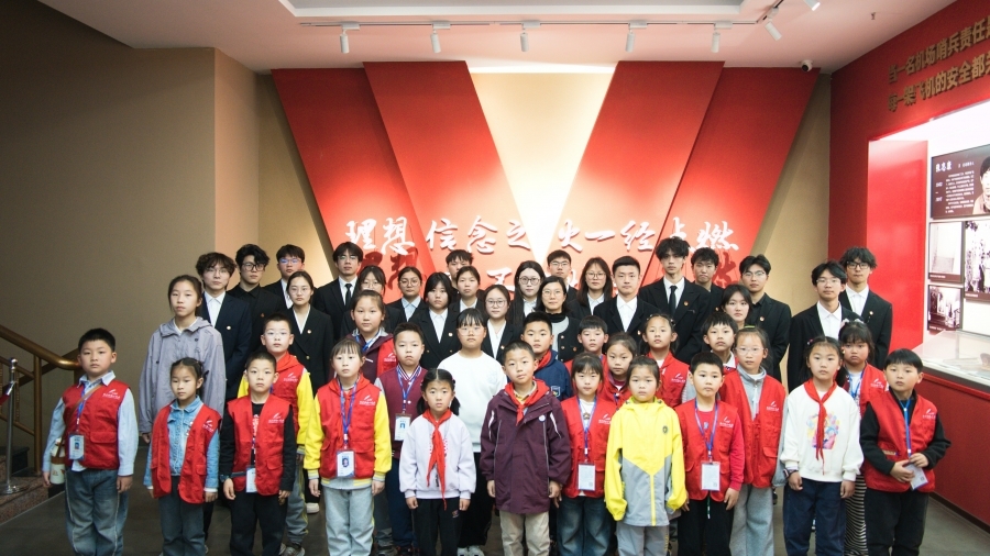 清明追思承薪火 红色基因代代传——yl6809永利检测中心联合现代快报小记者开展清明祭扫主题活动