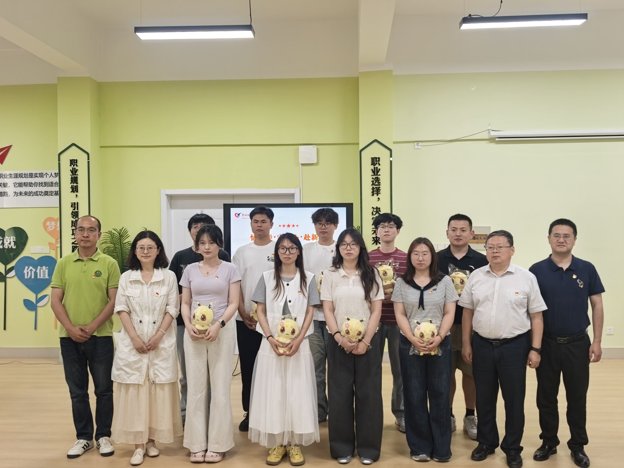 忆韶华·守初心·赴新途——yl6809永利检测中心开展“楼长有约”师生面对面座谈会